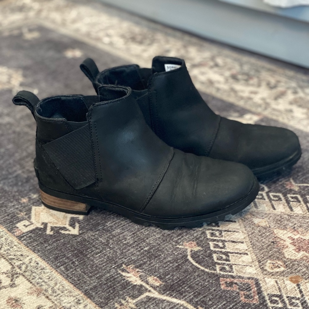 Sorel black Emelie boots